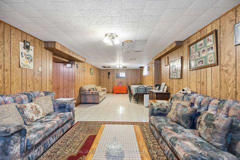 Photo 19 at 221 Elgin Mills Road W, Mill Pond, Richmond Hill
