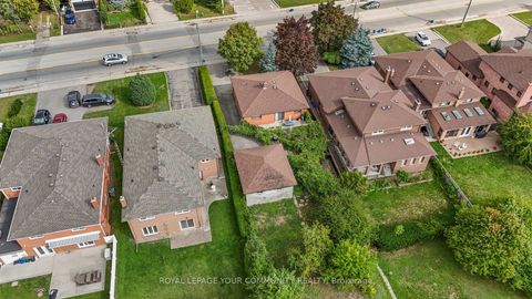 Photo 29 at 221 Elgin Mills Road W, Mill Pond, Richmond Hill