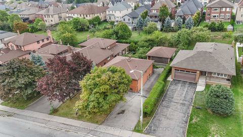 Photo 40 at 221 Elgin Mills Road W, Mill Pond, Richmond Hill