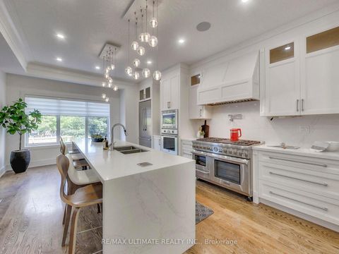 Photo 10 at 35 Fleming Crescent, Leaside, Toronto