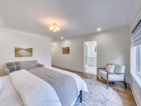 Photo 24 at 35 Fleming Crescent, Leaside, Toronto