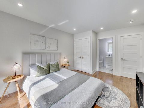 Photo 30 at 35 Fleming Crescent, Leaside, Toronto