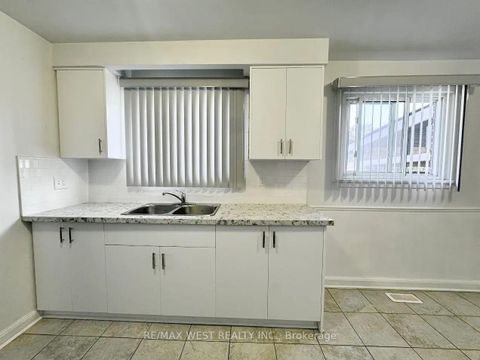 Photo 3 at 25 Bimini Crescent, Black Creek, Toronto