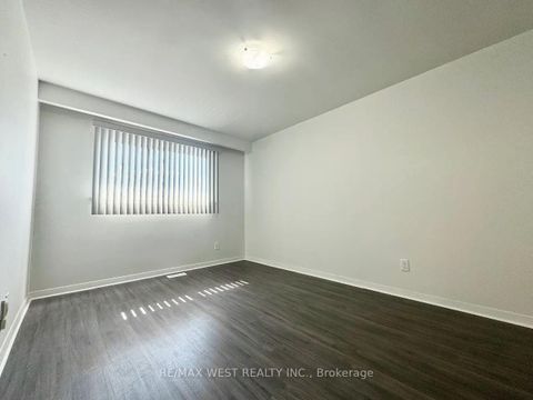 Photo 11 at 25 Bimini Crescent, Black Creek, Toronto