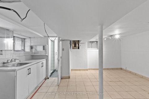 Photo 17 at 415 Crawford Street, Little Italy, Toronto