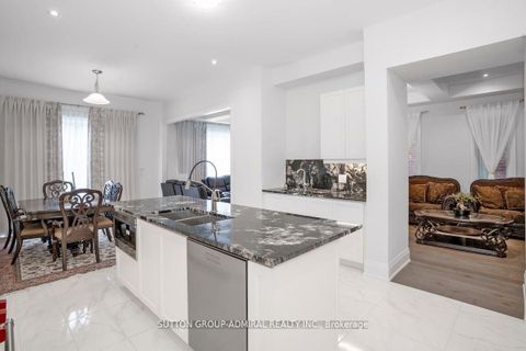 Photo 6 at 42 Solar Street, Observatory, Richmond Hill Photo 6 at 42 Solar Street, Observatory, Richmond Hill