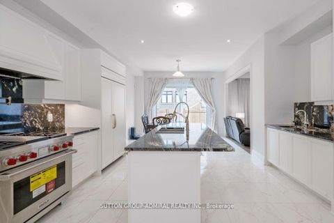 Photo 10 at 42 Solar Street, Observatory, Richmond Hill Photo 10 at 42 Solar Street, Observatory, Richmond Hill