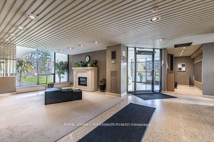 Photo 1 at 205 - 1535 Lakeshore Road E, Lakeview, Mississauga
