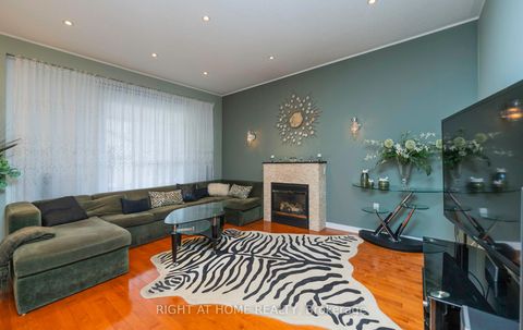 Photo 2 at 84 Verdi Road, Oak Ridges, Richmond Hill