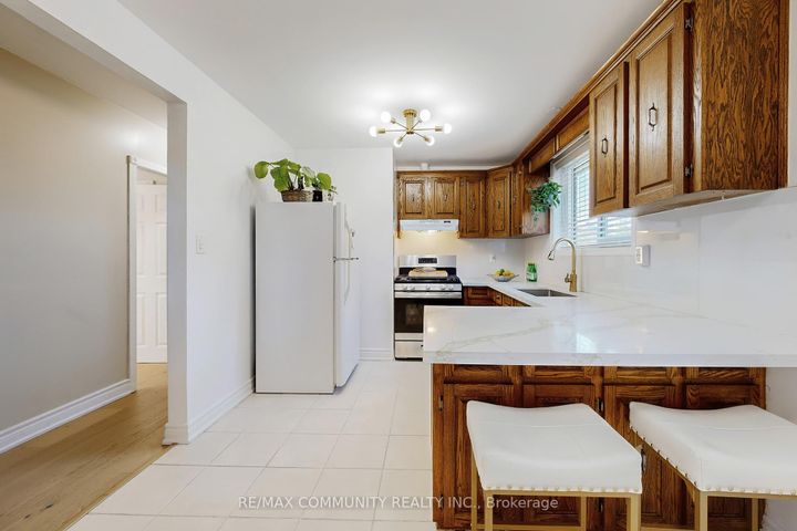 Photo 11 at 855 Zator Avenue, Bay Ridges, Pickering