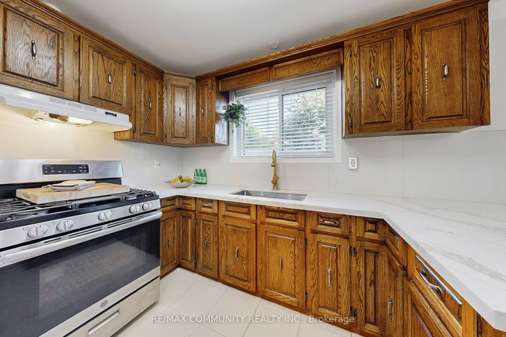 Photo 12 at 855 Zator Avenue, Bay Ridges, Pickering