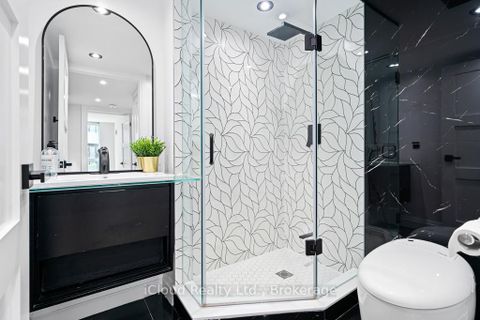Photo 8 at 506 - 19 Grand Trunk Crescent, Waterfront Communities C1, Toronto