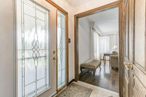 Photo 4 at 52 Whitburn Crescent, CFB, Toronto