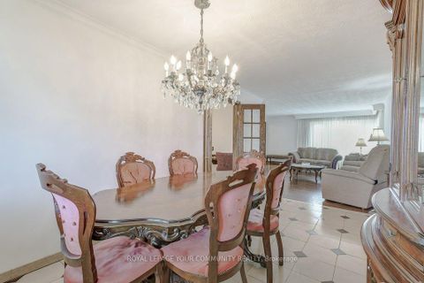 Photo 9 at 52 Whitburn Crescent, CFB, Toronto