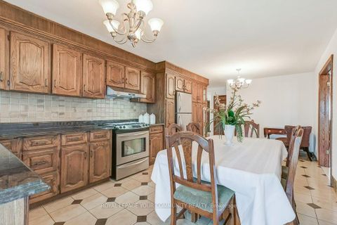 Photo 10 at 52 Whitburn Crescent, CFB, Toronto