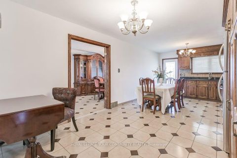 Photo 12 at 52 Whitburn Crescent, CFB, Toronto