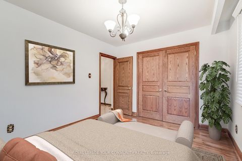 Photo 18 at 52 Whitburn Crescent, CFB, Toronto