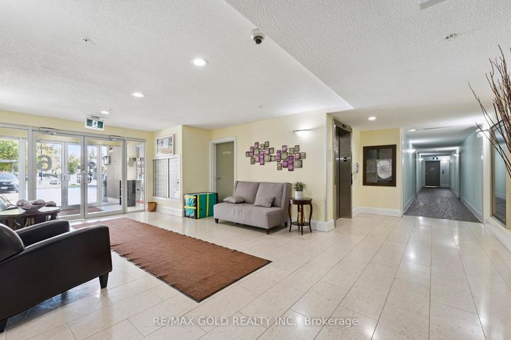 Photo 2 at 2104 - 6 Dayspring Circle, Goreway Drive Corridor, Brampton