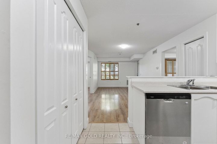 Photo 5 at 2104 - 6 Dayspring Circle, Goreway Drive Corridor, Brampton