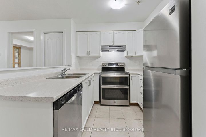 Photo 6 at 2104 - 6 Dayspring Circle, Goreway Drive Corridor, Brampton