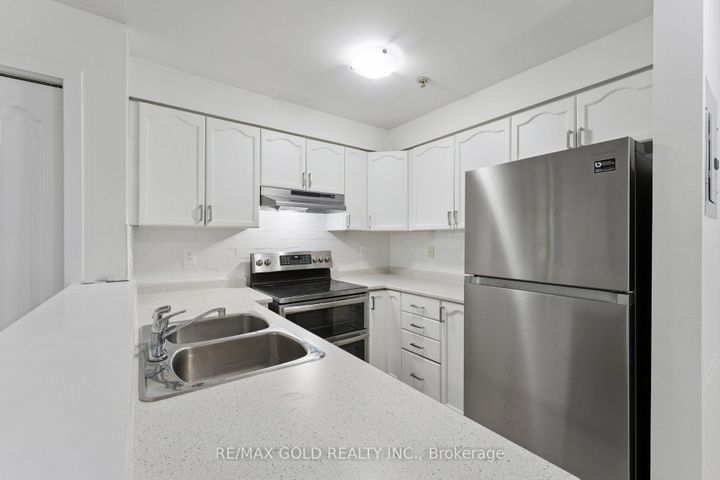 Photo 7 at 2104 - 6 Dayspring Circle, Goreway Drive Corridor, Brampton