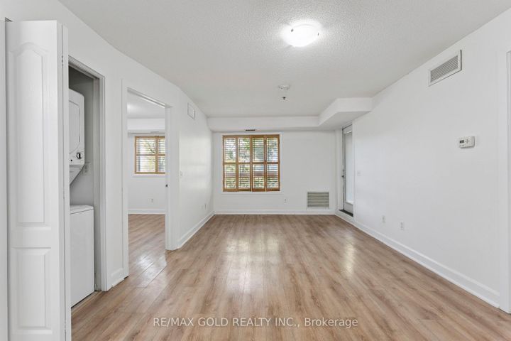 Photo 11 at 2104 - 6 Dayspring Circle, Goreway Drive Corridor, Brampton