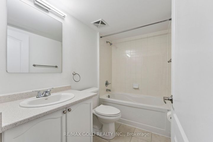 Photo 12 at 2104 - 6 Dayspring Circle, Goreway Drive Corridor, Brampton