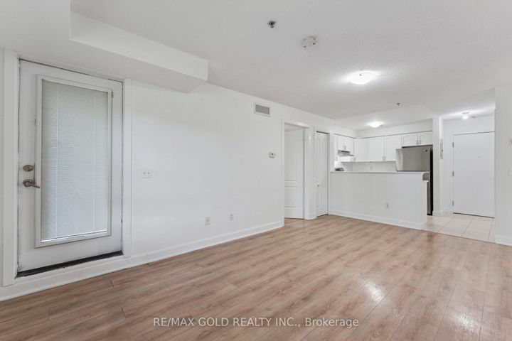 Photo 13 at 2104 - 6 Dayspring Circle, Goreway Drive Corridor, Brampton