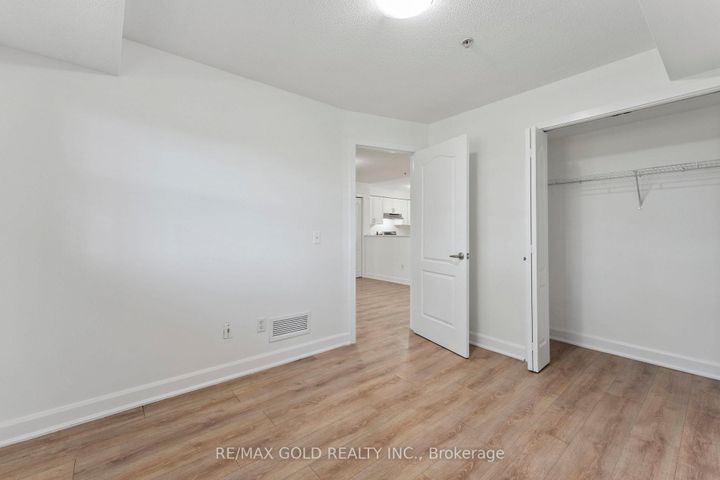 Photo 17 at 2104 - 6 Dayspring Circle, Goreway Drive Corridor, Brampton