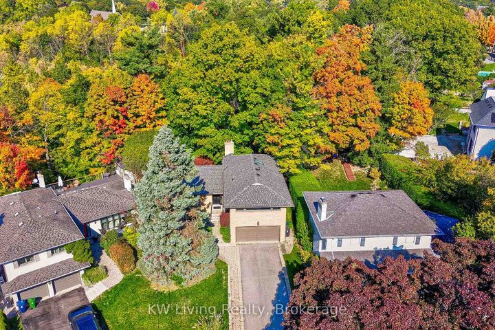 Photo 2 at 6 Hillavon Drive, Rosethorn, Toronto
