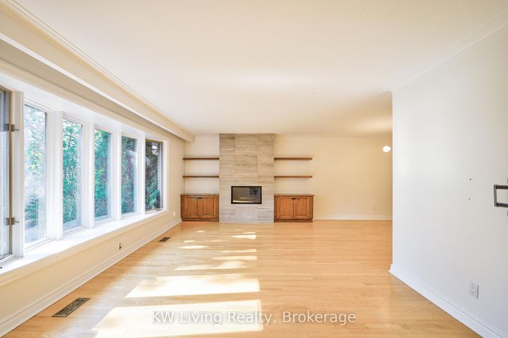 Photo 6 at 6 Hillavon Drive, Rosethorn, Toronto