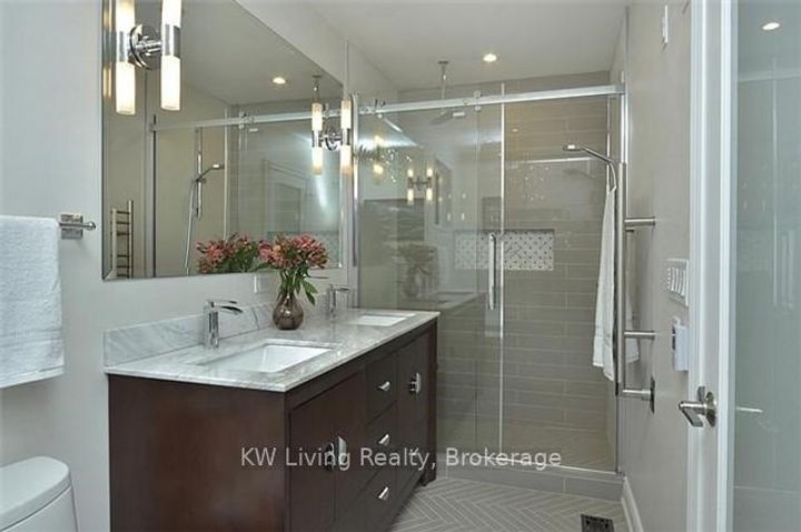 Photo 35 at 6 Hillavon Drive, Rosethorn, Toronto