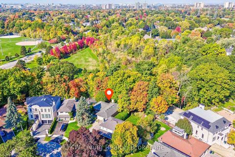 Photo 3 at 6 Hillavon Drive, Rosethorn, Toronto