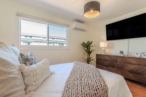 Photo 18 at 32 - 1209 Queen Street E, South Riverdale, Toronto