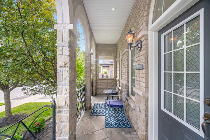 Photo 3 at 34 Royal Links Circle, Vales of Castlemore North, Brampton