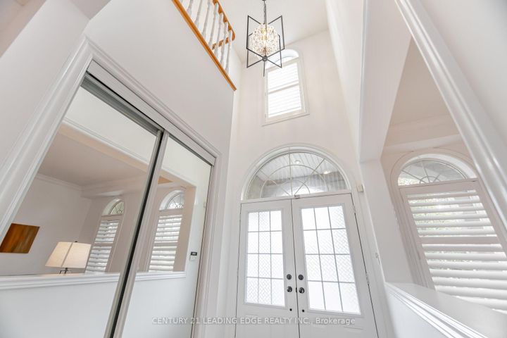 Photo 5 at 34 Royal Links Circle, Vales of Castlemore North, Brampton