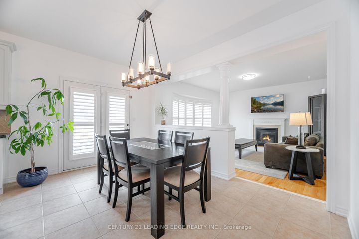 Photo 9 at 34 Royal Links Circle, Vales of Castlemore North, Brampton