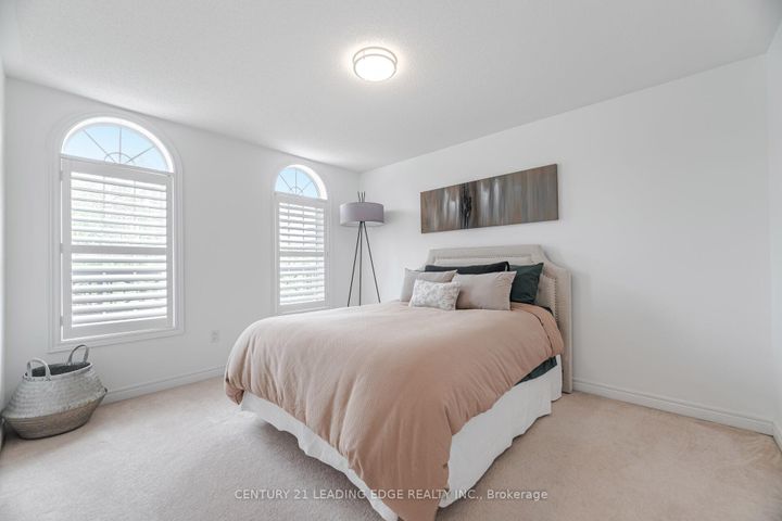 Photo 16 at 34 Royal Links Circle, Vales of Castlemore North, Brampton