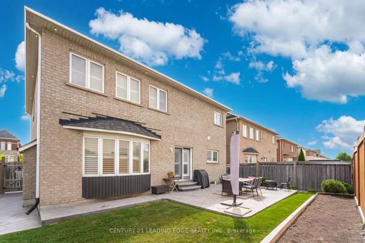 Photo 17 at 34 Royal Links Circle, Vales of Castlemore North, Brampton