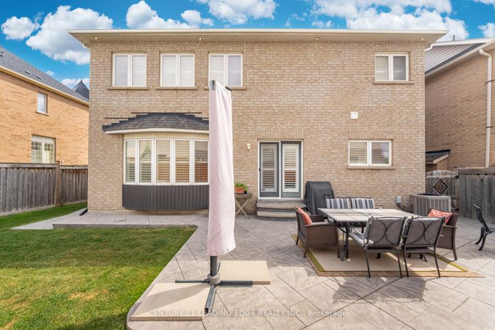 Photo 19 at 34 Royal Links Circle, Vales of Castlemore North, Brampton