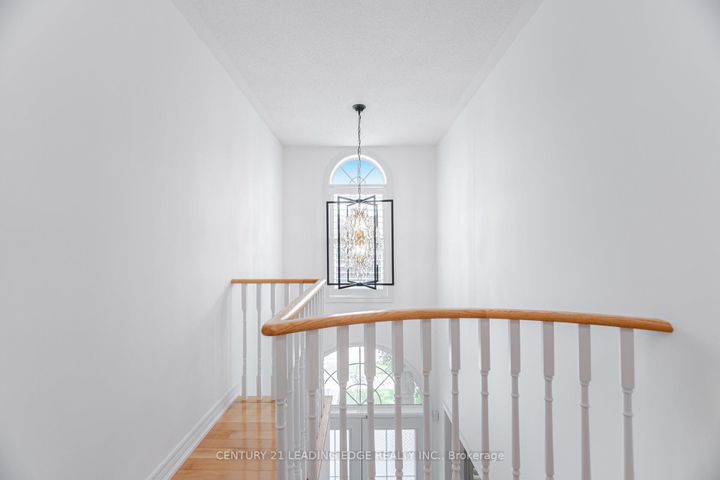Photo 21 at 34 Royal Links Circle, Vales of Castlemore North, Brampton