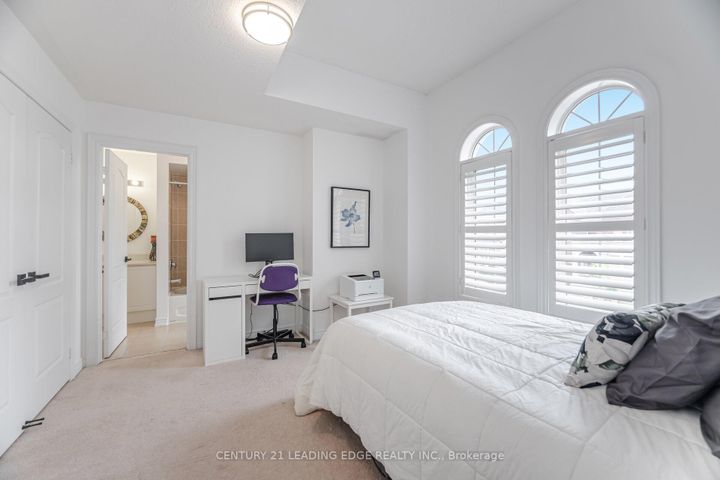 Photo 23 at 34 Royal Links Circle, Vales of Castlemore North, Brampton