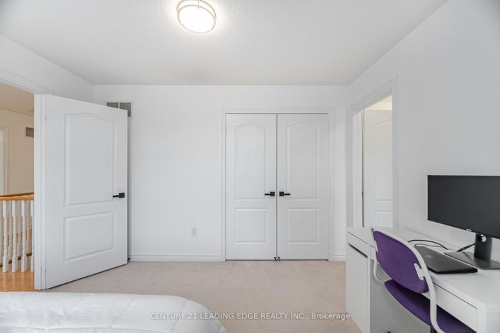 Photo 24 at 34 Royal Links Circle, Vales of Castlemore North, Brampton