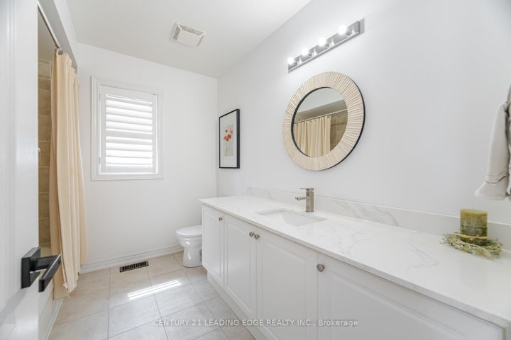 Photo 27 at 34 Royal Links Circle, Vales of Castlemore North, Brampton