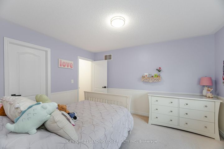 Photo 29 at 34 Royal Links Circle, Vales of Castlemore North, Brampton