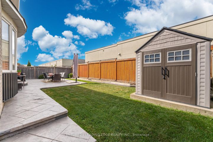 Photo 40 at 34 Royal Links Circle, Vales of Castlemore North, Brampton