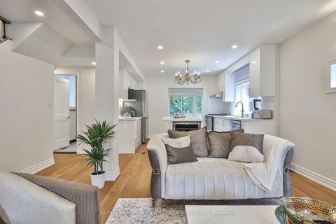 Photo 5 at 1 Wanless Crescent, Lawrence Park South, Toronto