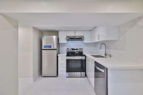 Photo 37 at 1 Wanless Crescent, Lawrence Park South, Toronto