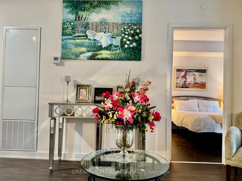 Photo 10 at 617 - 27 Bathurst Street, Waterfront Communities C1, Toronto