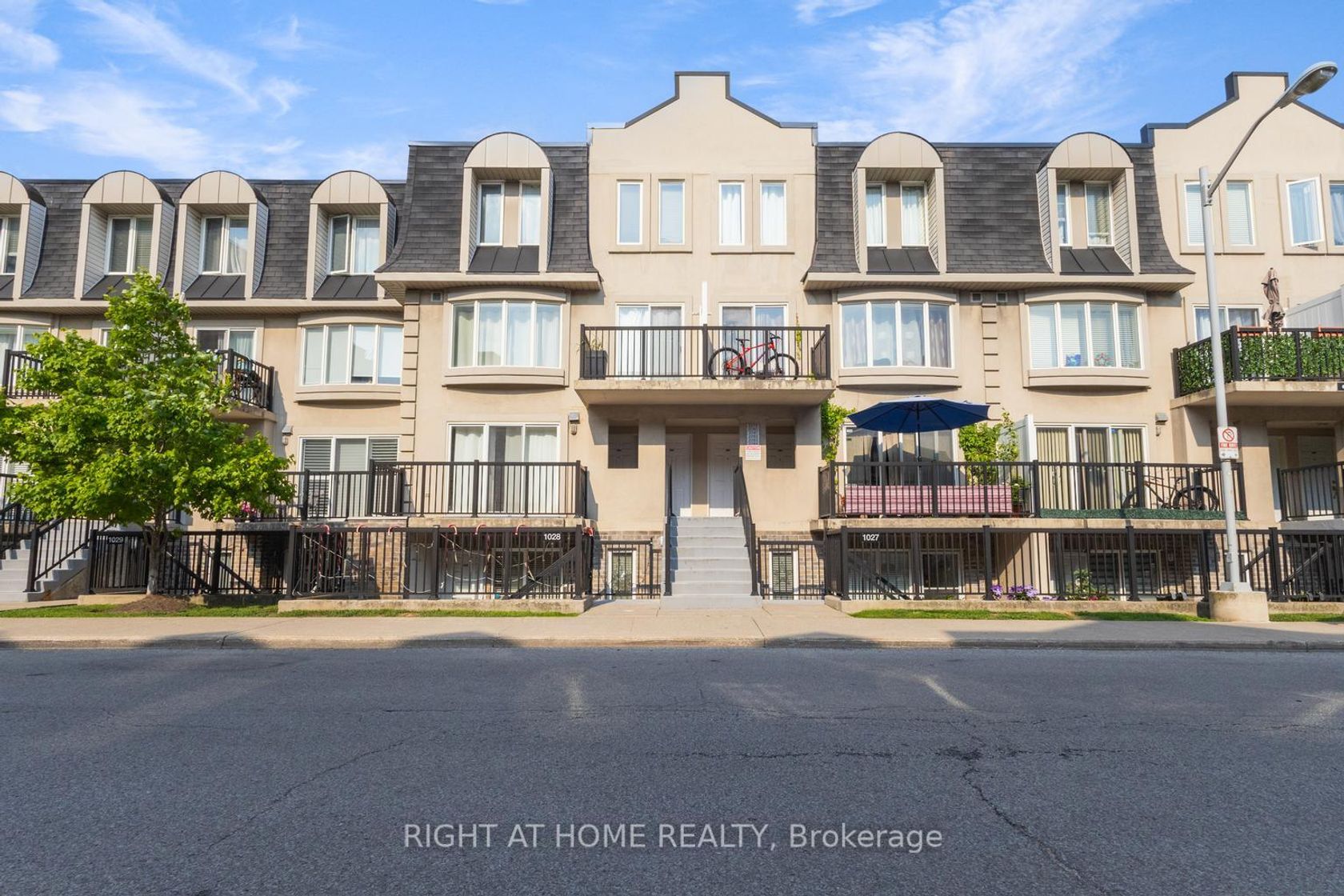 2083 - 65 George Appleton Way E, CFB, Toronto 